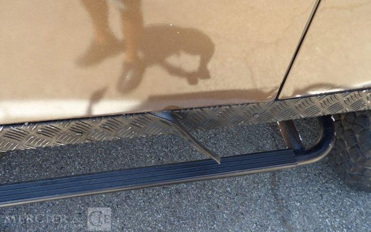 LAND ROVER DEFENDER MARRON GF-288-BX
