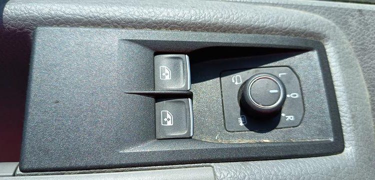 VOLKSWAGEN CRAFTER GRIS GY-384-AX