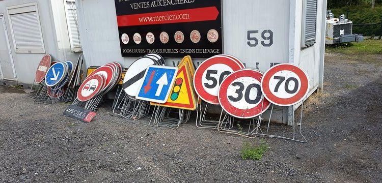 LOT DE PANNEAUX DE SIGNALISATION  PDN49