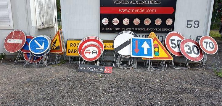 LOT DE PANNEAUX DE SIGNALISATION  PDN49