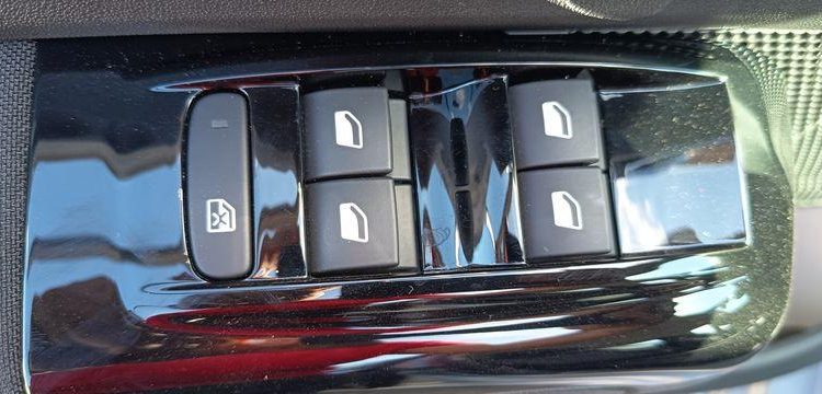 CITROEN C3 1.2 PURETECH 110 SHINE EAT – ESSENCE – 8542 KMS – ANNEE 2022 GRIS PZ2M357