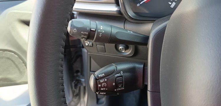 CITROEN C3 1.2 PURETECH 110 SHINE EAT – ESSENCE – 8542 KMS – ANNEE 2022 GRIS PZ2M357