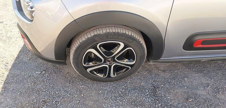 CITROEN C3 1.2 PURETECH 110 SHINE EAT – ESSENCE – 8542 KMS – ANNEE 2022 GRIS PZ2M357