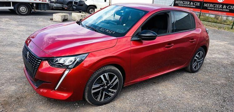 PEUGEOT 208 1,2 PURE TECH – ESSENCE – 16582 KMS ROUGE PZ2M521