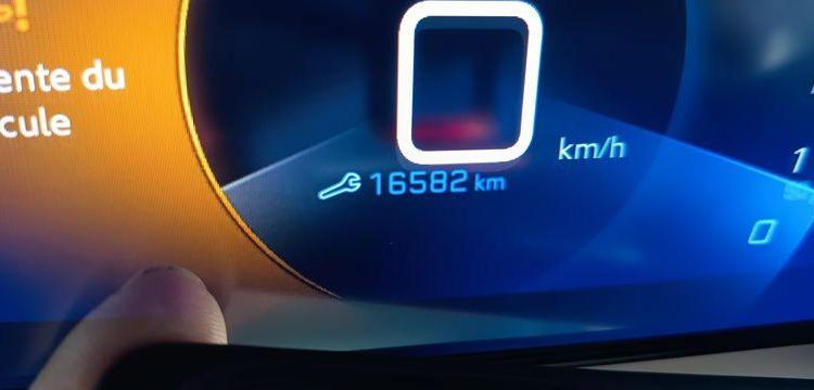 PEUGEOT 208 1,2 PURE TECH – ESSENCE – 16582 KMS ROUGE PZ2M521