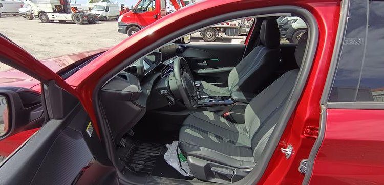 PEUGEOT 208 1,2 PURE TECH – ESSENCE – 16582 KMS ROUGE PZ2M521
