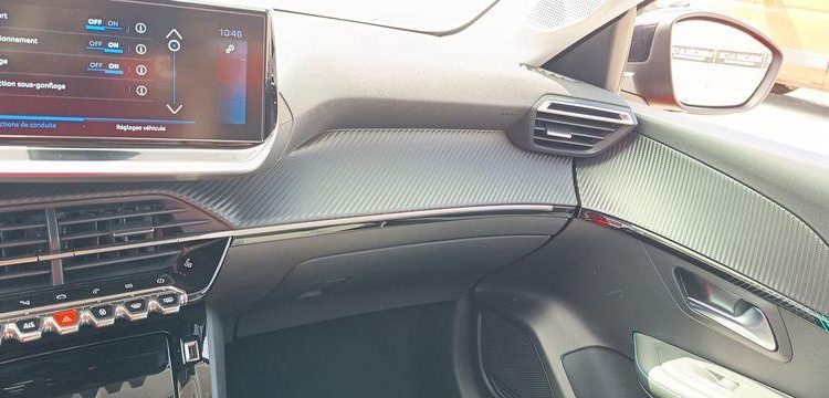 PEUGEOT 208 1,2 PURE TECH – ESSENCE – 16582 KMS ROUGE PZ2M521