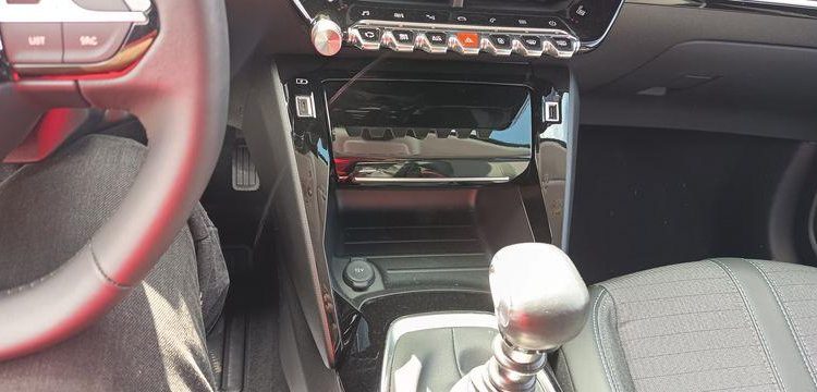 PEUGEOT 208 1,2 PURE TECH – ESSENCE – 16582 KMS ROUGE PZ2M521