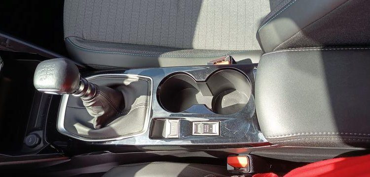 PEUGEOT 208 1,2 PURE TECH – ESSENCE – 16582 KMS ROUGE PZ2M521