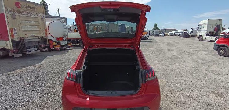 PEUGEOT 208 1,2 PURE TECH – ESSENCE – 16582 KMS ROUGE PZ2M521