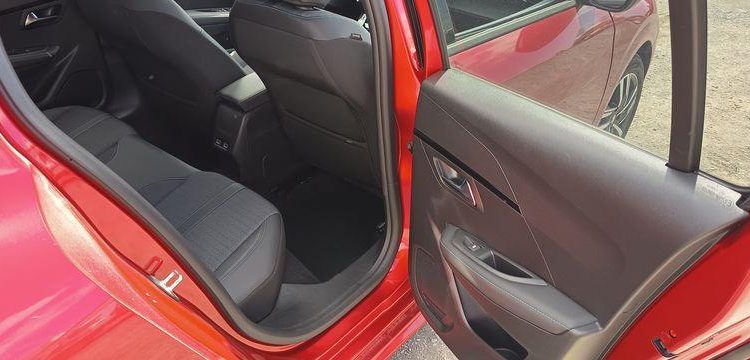 PEUGEOT 208 1,2 PURE TECH – ESSENCE – 16582 KMS ROUGE PZ2M521