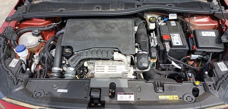 PEUGEOT 208 1,2 PURE TECH – ESSENCE – 16582 KMS ROUGE PZ2M521