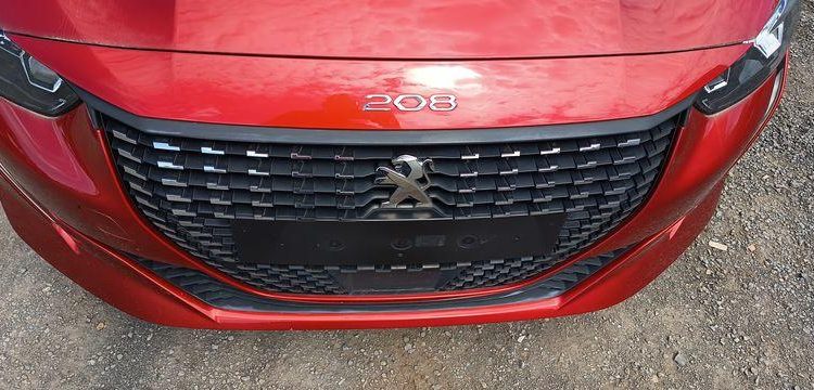 PEUGEOT 208 1,2 PURE TECH – ESSENCE – 16582 KMS ROUGE PZ2M521