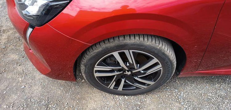 PEUGEOT 208 1,2 PURE TECH – ESSENCE – 16582 KMS ROUGE PZ2M521