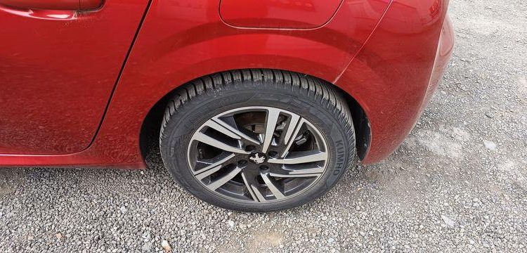 PEUGEOT 208 1,2 PURE TECH – ESSENCE – 16582 KMS ROUGE PZ2M521
