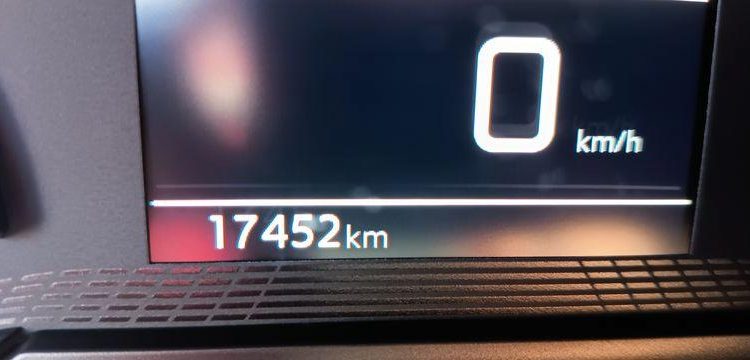 PEUGEOT 208 1.2 PURETECH 100 ALLURE – ESSENCE – 17452 KMS – ANNEE 2022 GRIS PZ2M529