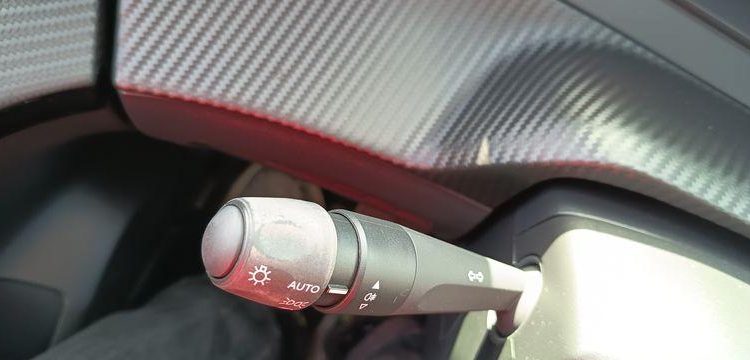 PEUGEOT 208 1.2 PURETECH 100 ALLURE – ESSENCE – 17452 KMS – ANNEE 2022 GRIS PZ2M529