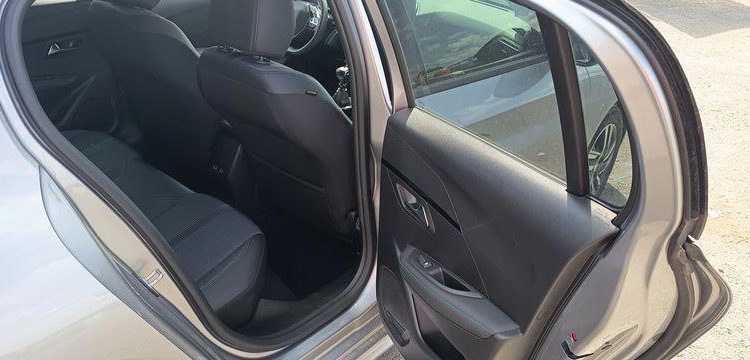PEUGEOT 208 1.2 PURETECH 100 ALLURE – ESSENCE – 17452 KMS – ANNEE 2022 GRIS PZ2M529