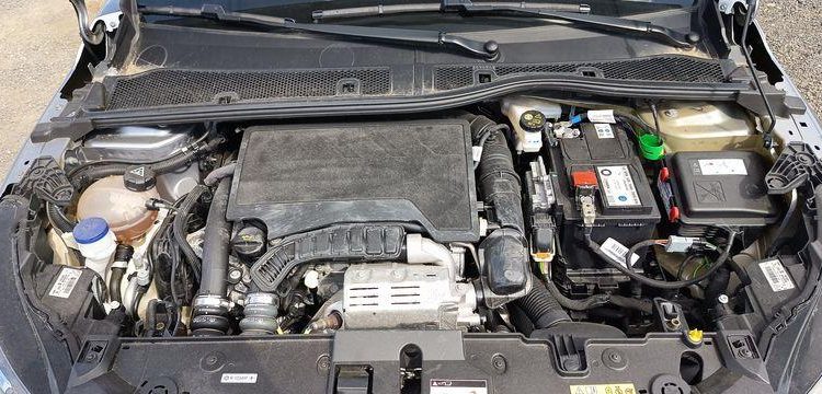 PEUGEOT 208 1.2 PURETECH 100 ALLURE – ESSENCE – 17452 KMS – ANNEE 2022 GRIS PZ2M529