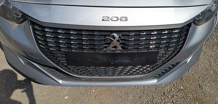 PEUGEOT 208 1.2 PURETECH 100 ALLURE – ESSENCE – 17452 KMS – ANNEE 2022 GRIS PZ2M529