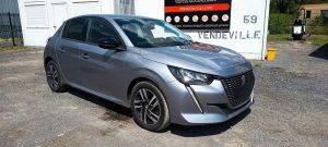PEUGEOT 208 1.2 PURETECH 100 ALLURE – ESSENCE – 11149 KMS – ANNEE 2023 GRIS PZ2X759