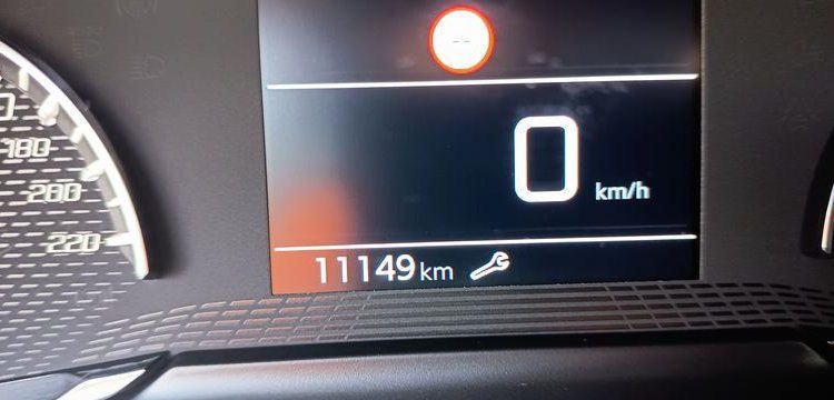 PEUGEOT 208 1.2 PURETECH 100 ALLURE – ESSENCE – 11149 KMS – ANNEE 2023 GRIS PZ2X759