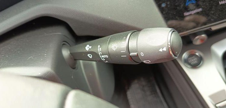 PEUGEOT 308 1.2 PURETECH 130 ALLURE PACK – ESSENCE – 10419 KMS – ANNEE 2023 GRIS PZ3G322