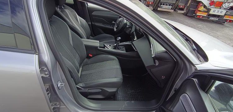 PEUGEOT 308 1.2 PURETECH 130 ALLURE PACK – ESSENCE – 10419 KMS – ANNEE 2023 GRIS PZ3G322