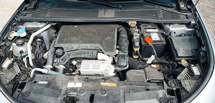 PEUGEOT 308 1.2 PURETECH 130 ALLURE PACK – ESSENCE – 10419 KMS – ANNEE 2023 GRIS PZ3G322