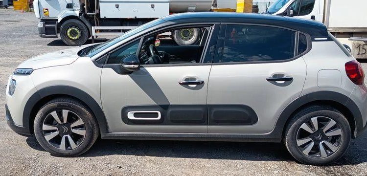 CITROEN C3 1.2 PURETECH 110 SHINE EAT – ESSENCE – 14650 KMS – ANNEE 2023 BEIGE PZ3G348