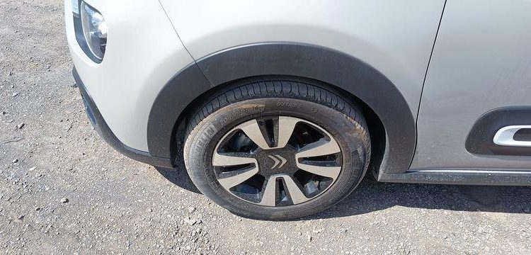 CITROEN C3 1.2 PURETECH 110 SHINE EAT – ESSENCE – 14650 KMS – ANNEE 2023 BEIGE PZ3G348