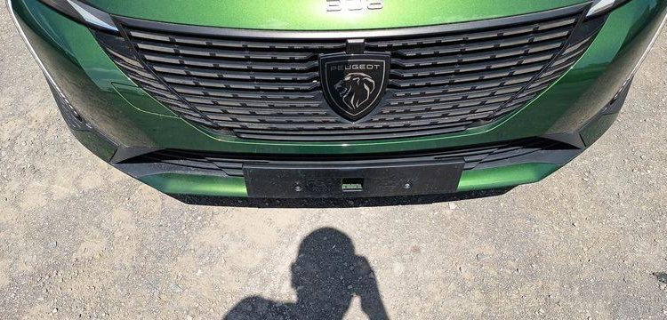 PEUGEOT 308 1.2 PURETECH 130 ALLURE PACK EAT – ESSENCE 22523 KMS – ANNEE 2023 VERT PZ3G370