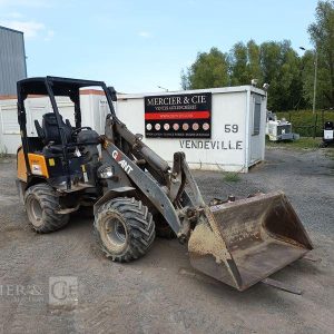 GIANT CHARGEUSE SUR PNEUS DIESEL TYPE V452 + FOURCHES ET GODET 326L  V452T