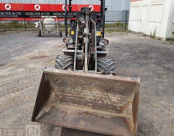 GIANT CHARGEUSE SUR PNEUS DIESEL TYPE V452 + FOURCHES ET GODET 326L  V452T
