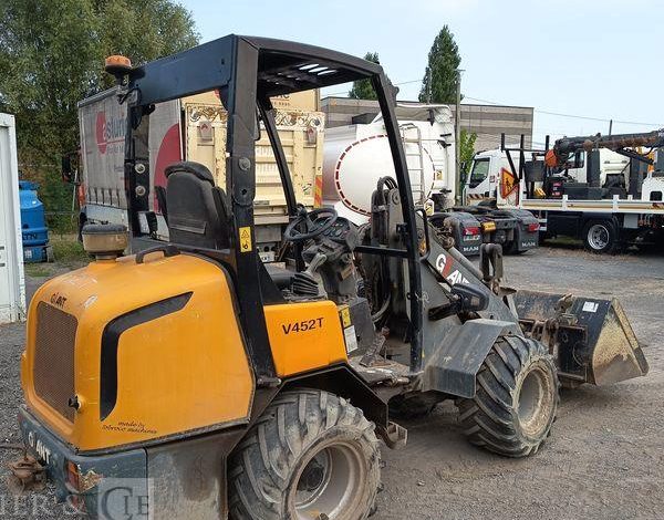 GIANT CHARGEUSE SUR PNEUS DIESEL TYPE V452 + FOURCHES ET GODET 326L  V452T
