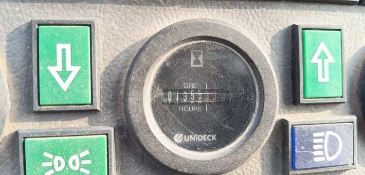 GIANT CHARGEUSE SUR PNEUS DIESEL TYPE V452 + FOURCHES ET GODET 326L  V452T