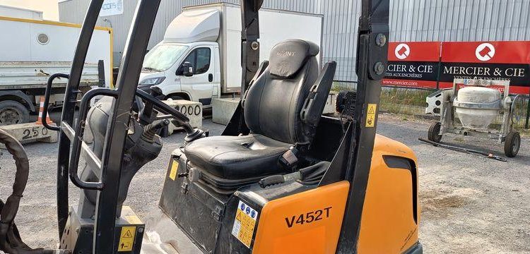 GIANT CHARGEUSE SUR PNEUS DIESEL TYPE V452 + FOURCHES ET GODET 326L  V452T