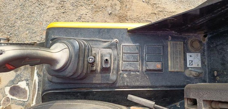 GIANT CHARGEUSE SUR PNEUS DIESEL TYPE V452 + FOURCHES ET GODET 326L  V452T