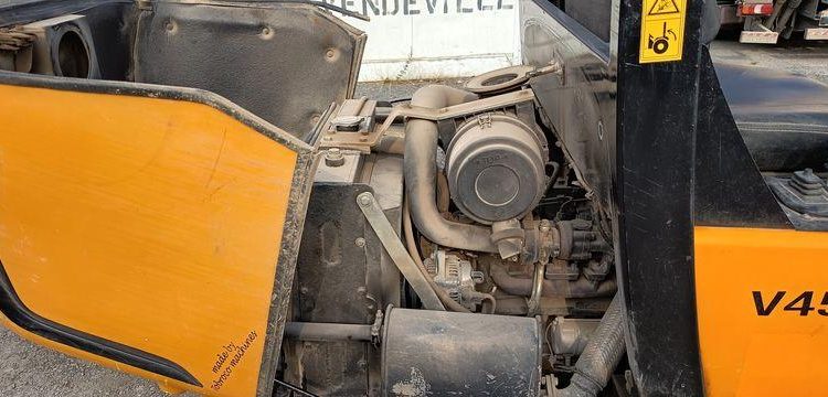 GIANT CHARGEUSE SUR PNEUS DIESEL TYPE V452 + FOURCHES ET GODET 326L  V452T