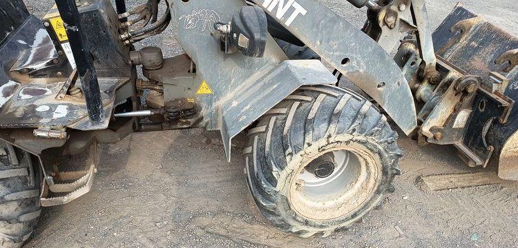 GIANT CHARGEUSE SUR PNEUS DIESEL TYPE V452 + FOURCHES ET GODET 326L  V452T