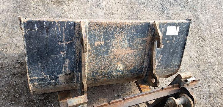 GIANT CHARGEUSE SUR PNEUS DIESEL TYPE V452 + FOURCHES ET GODET 326L  V452T