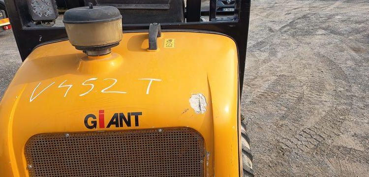 GIANT CHARGEUSE SUR PNEUS DIESEL TYPE V452 + FOURCHES ET GODET 326L  V452T