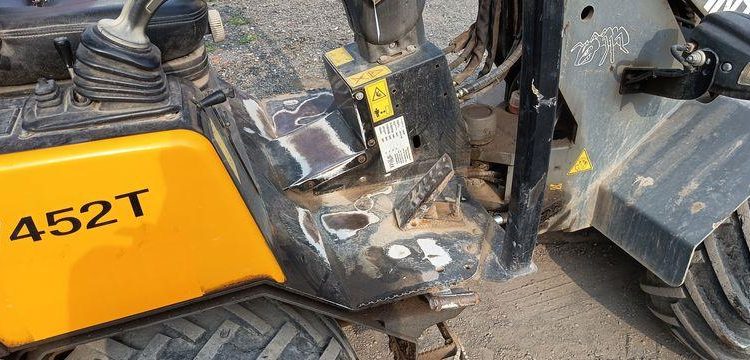 GIANT CHARGEUSE SUR PNEUS DIESEL TYPE V452 + FOURCHES ET GODET 326L  V452T