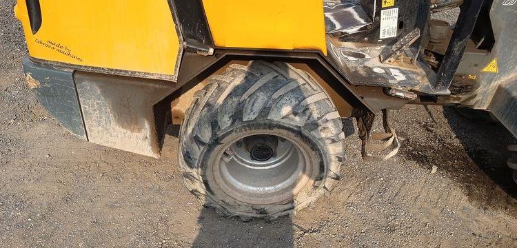 GIANT CHARGEUSE SUR PNEUS DIESEL TYPE V452 + FOURCHES ET GODET 326L  V452T