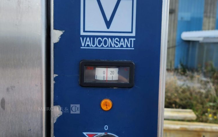 Autre Ensemble de 10 chariots à roulettes, conçus pour la manutention industrielle ou  102