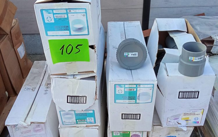 Autre Lot de raccords PVC  réduction, visite et manchettes de réparation  92
