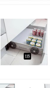 Autre Lot de 15 palettes palettes plastiques noires empilées, utilisées pour le transp  106