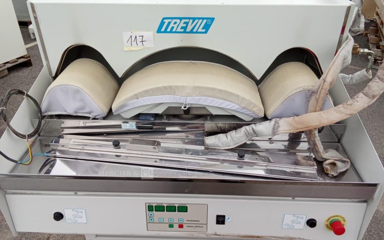 Autre Lot de rayonnage métallique  Environ 9 ml linéaires  Hauteur 1,80 m  108