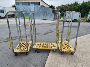 Autre Lot de 3 chariots roulants  103