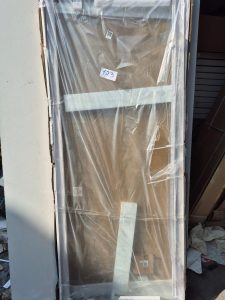 Autre Lot de 15 palettes palettes plastiques noires empilées, utilisées pour le transp  113